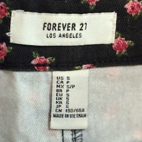⚡️Forever 21 Bundle⚡️3 Cropped Off the Shoulder Blouses & Rose Print Denim Skirt - Picture 13 of 14